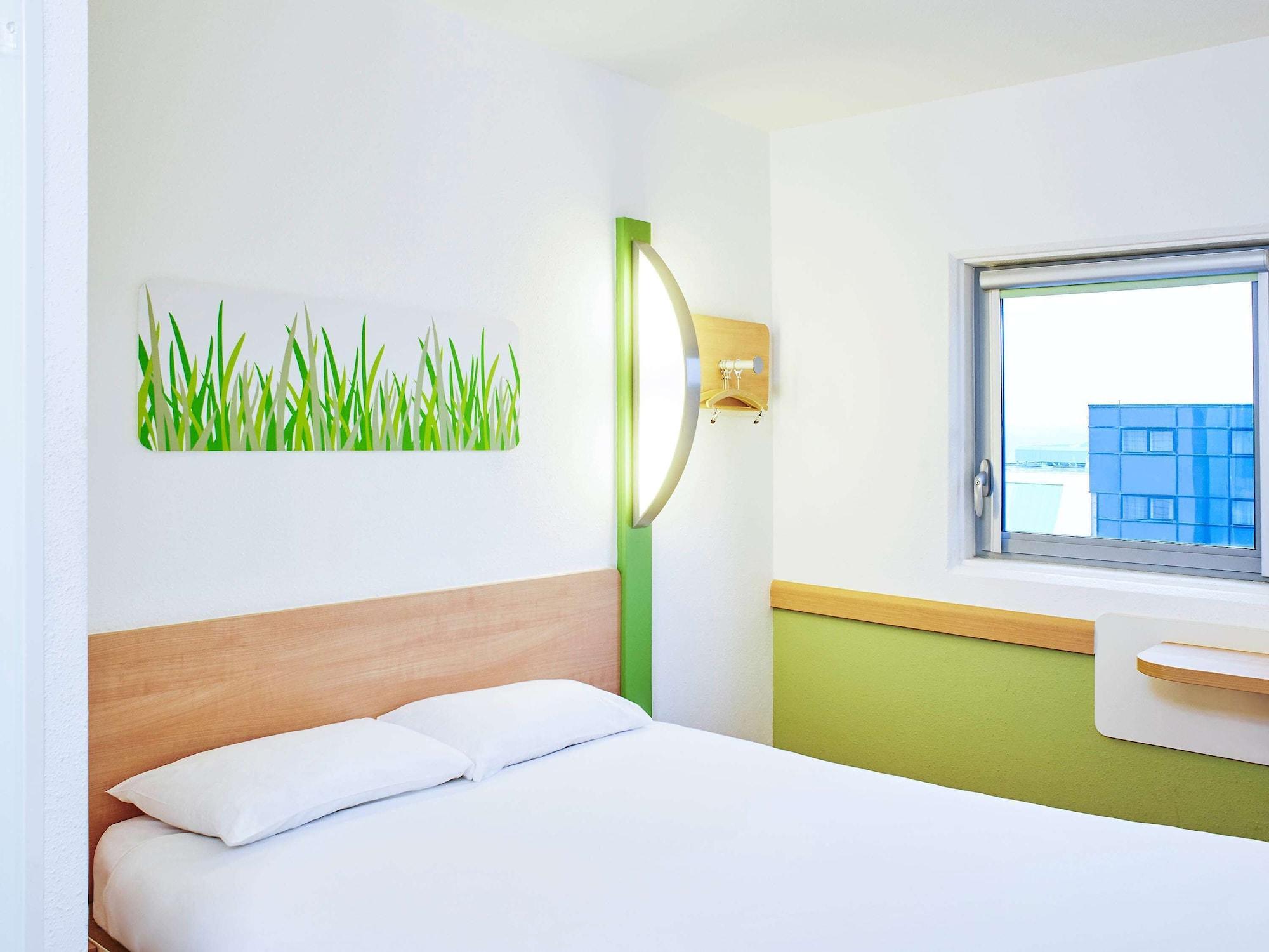 Отель Ibis Birmingham Airport Terminal Building - Nec Бикенхил Экстерьер фото