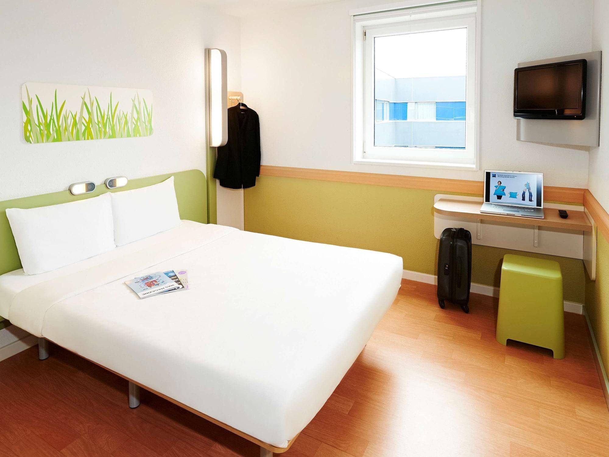Отель Ibis Birmingham Airport Terminal Building - Nec Бикенхил Экстерьер фото