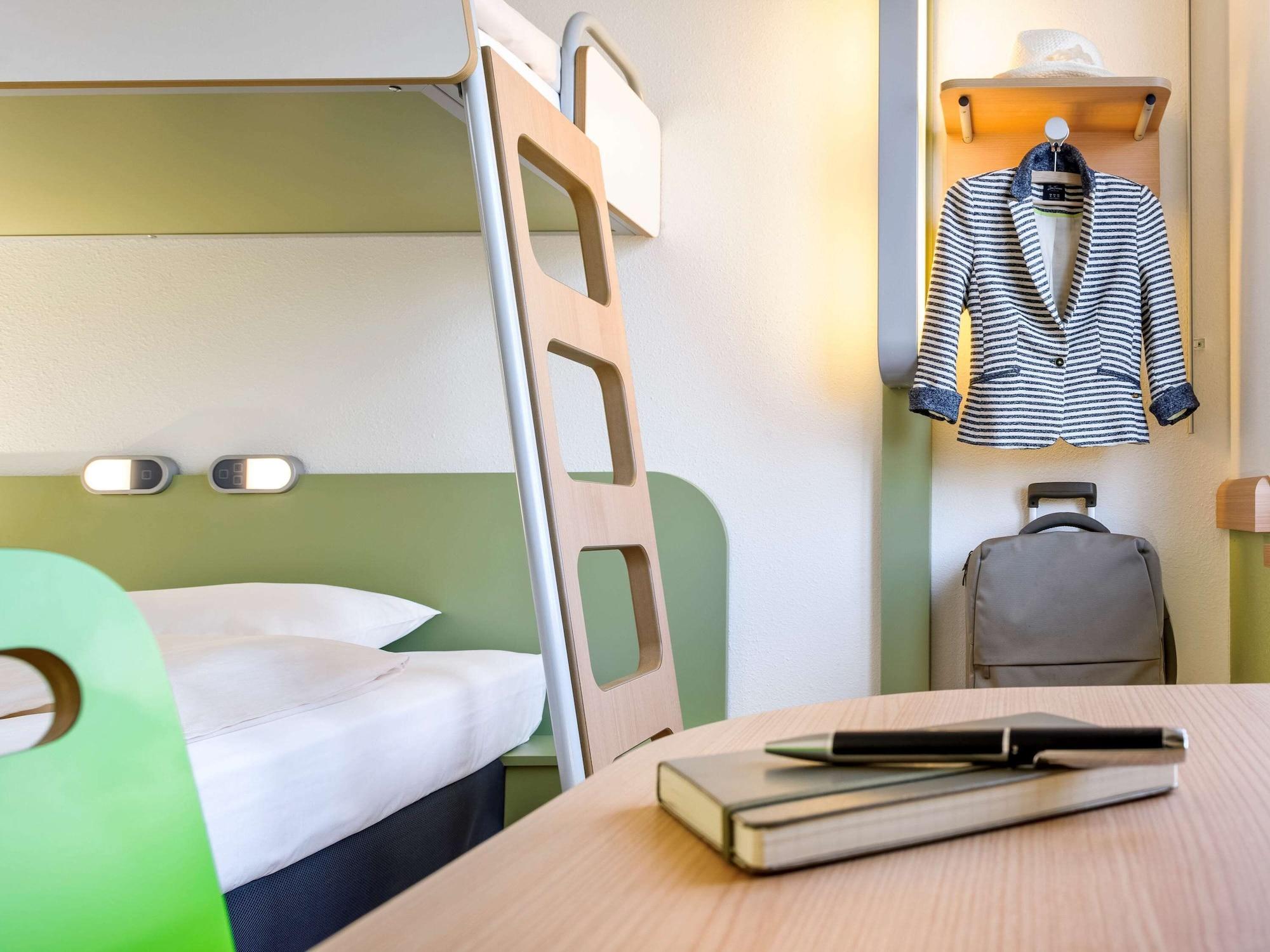 Отель Ibis Birmingham Airport Terminal Building - Nec Бикенхил Экстерьер фото