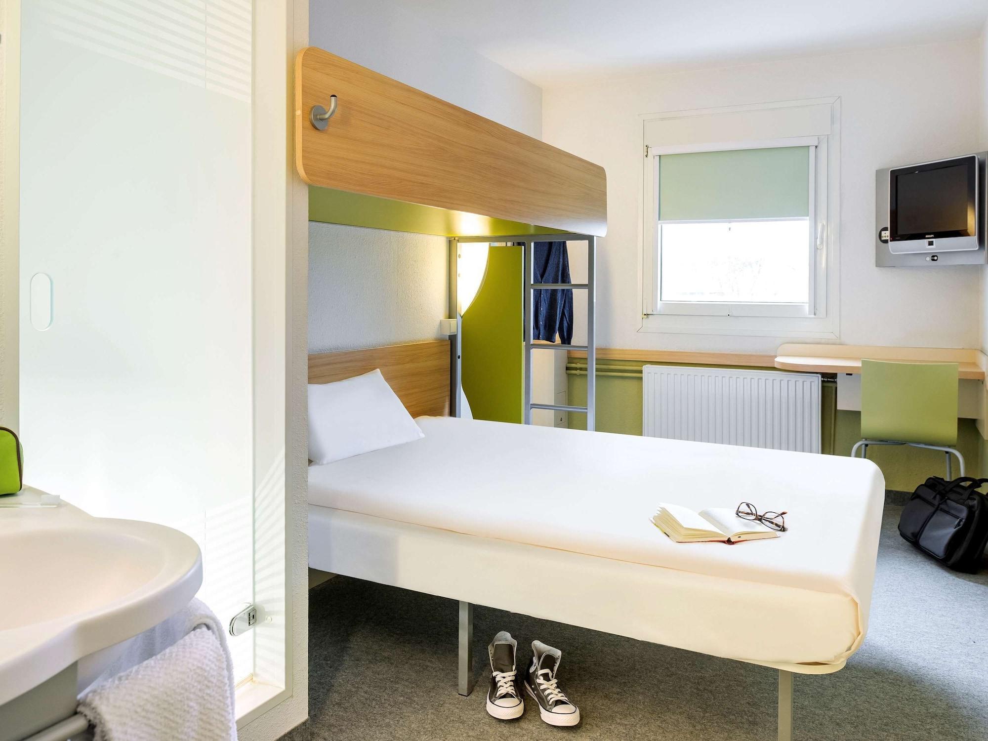Отель Ibis Birmingham Airport Terminal Building - Nec Бикенхил Экстерьер фото