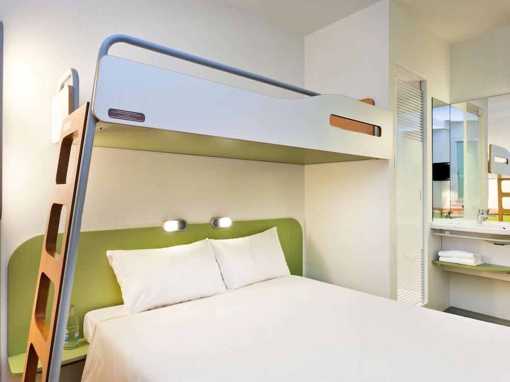 Отель Ibis Birmingham Airport Terminal Building - Nec Бикенхил Экстерьер фото