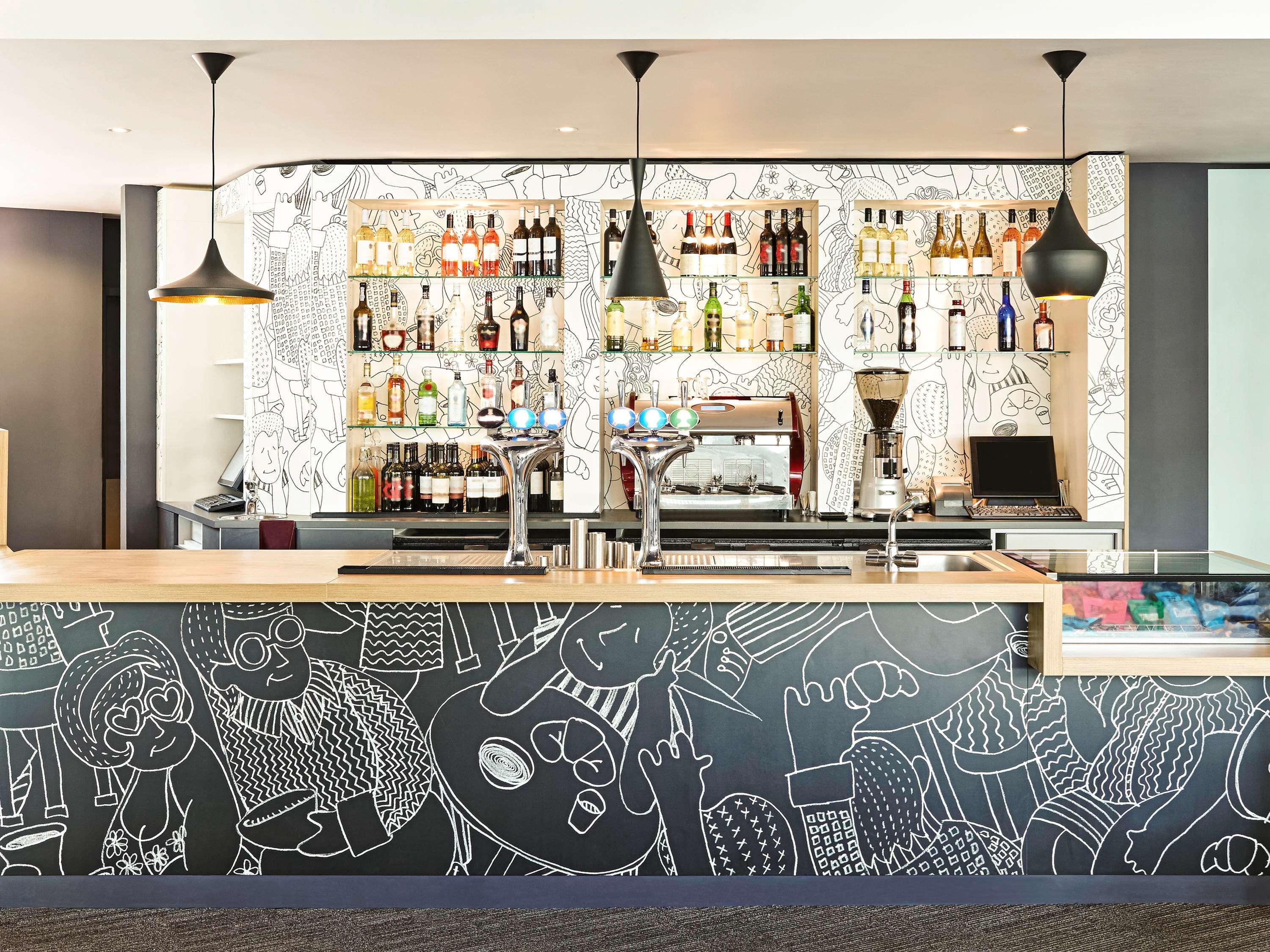 Отель Ibis Birmingham Airport Terminal Building - Nec Бикенхил Экстерьер фото