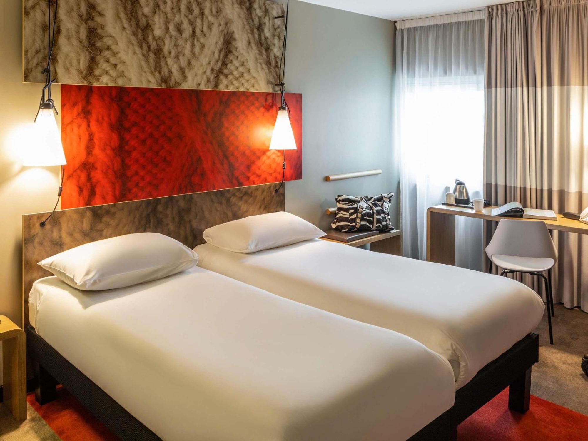 Отель Ibis Birmingham Airport Terminal Building - Nec Бикенхил Экстерьер фото